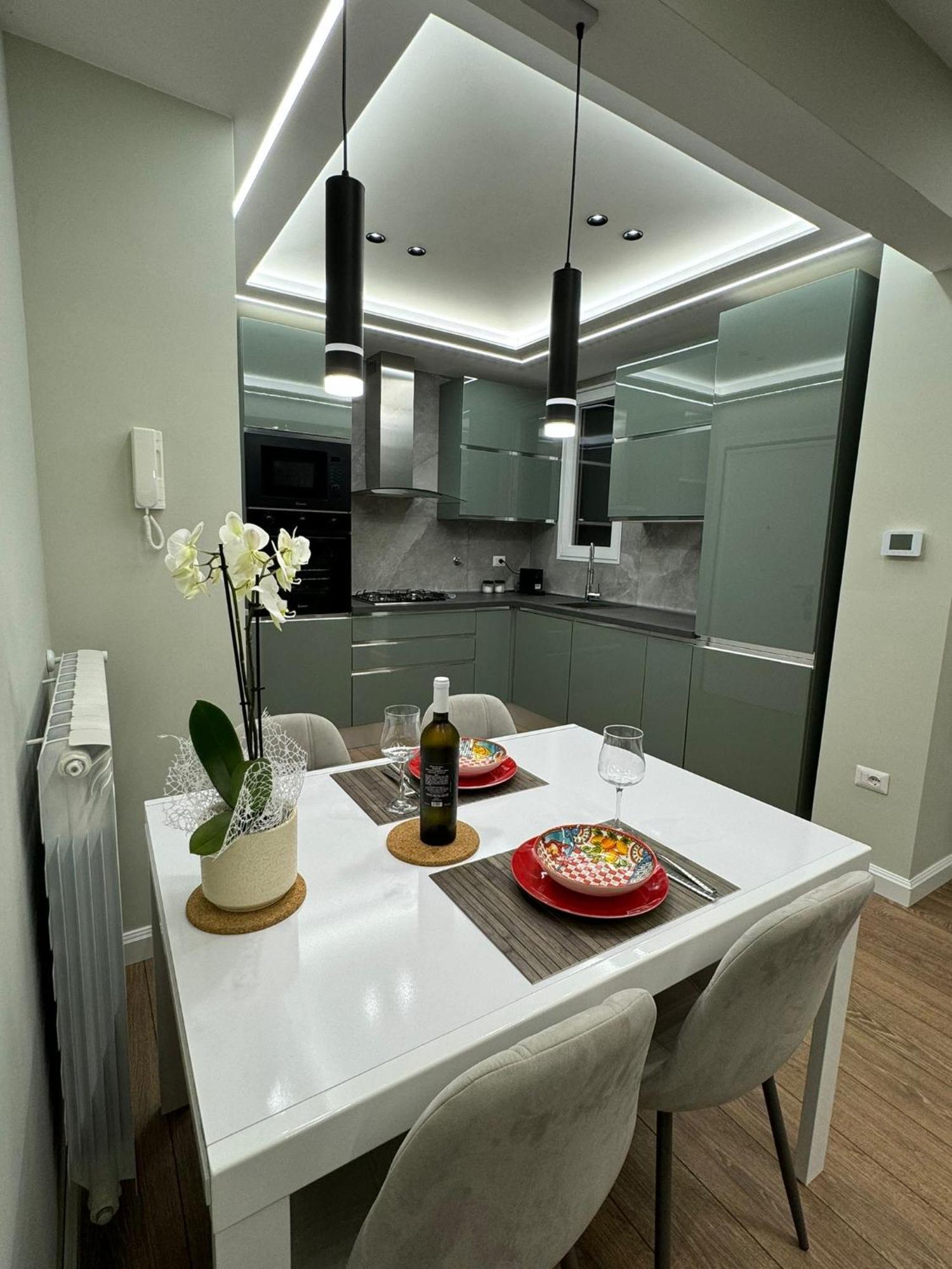Sole House Rom
